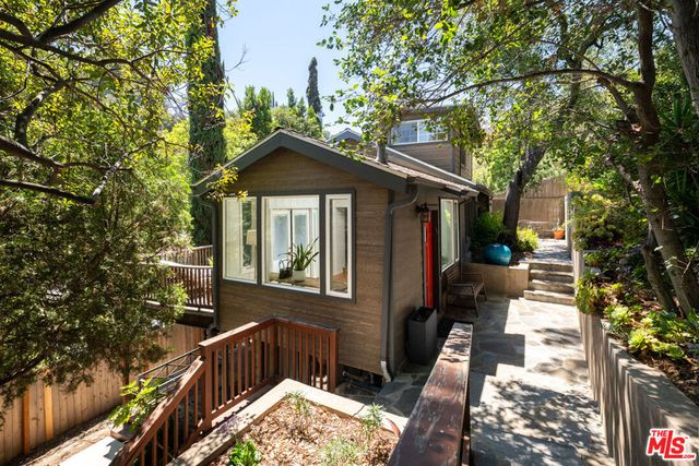 3980 Hopevale Drive, Los Angeles, CA 91403
