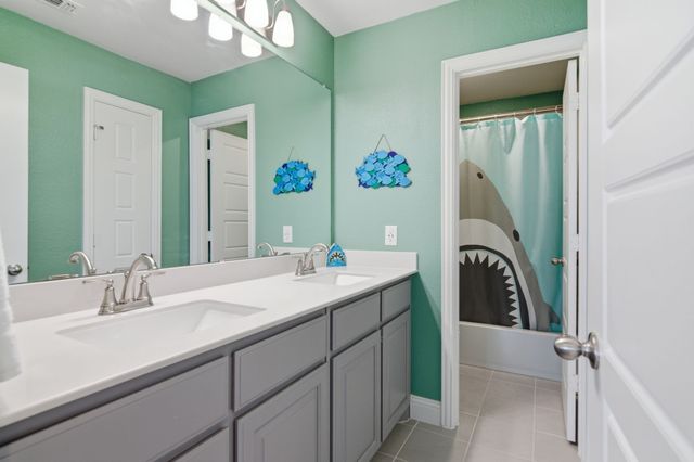 1112 Rushmore Drive, Burleson, TX 76028