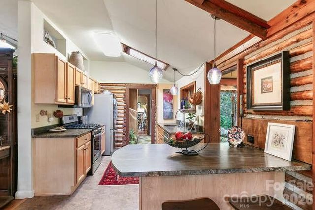 20 Deva Glen Road, Asheville, NC 28804