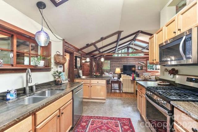 20 Deva Glen Road, Asheville, NC 28804