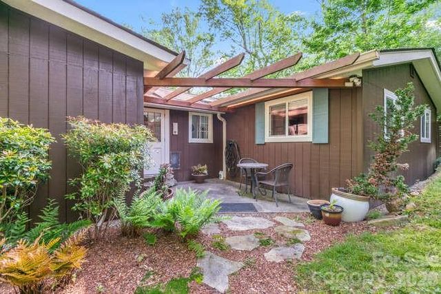 20 Deva Glen Road, Asheville, NC 28804