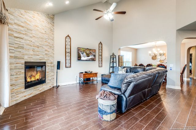 755 PANORAMA PT, Canyon Lake, TX 78133