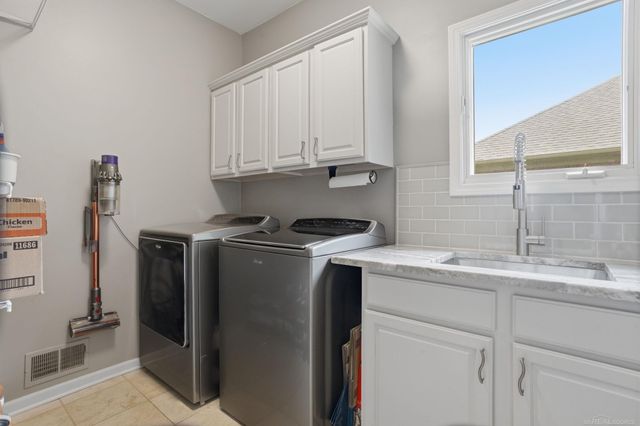 54501 Aurora Park, Shelby Twp, MI 48316
