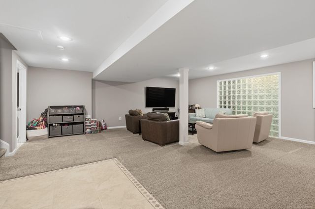 54501 Aurora Park, Shelby Twp, MI 48316
