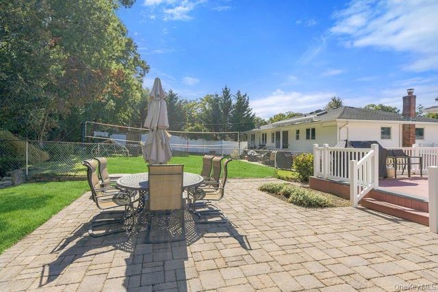 25 Beaumont Drive, Plainview, NY 11803
