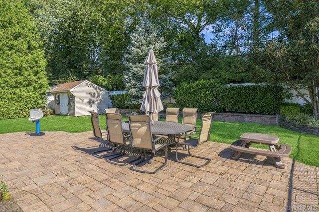 25 Beaumont Drive, Plainview, NY 11803