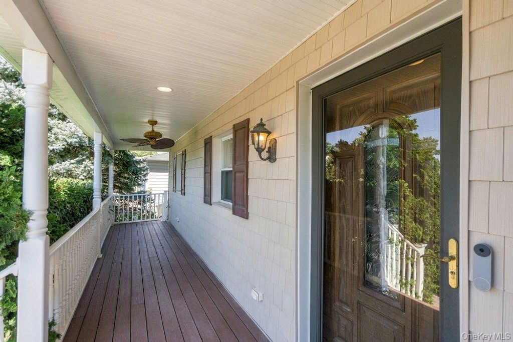 25 Beaumont Drive, Plainview, NY 11803 — photo 4