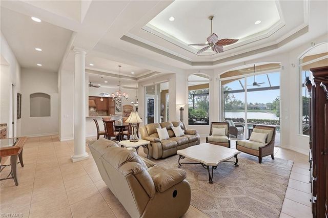 8907 Shenendoah CIR, Naples, FL 34113