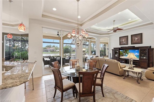 8907 Shenendoah CIR, Naples, FL 34113