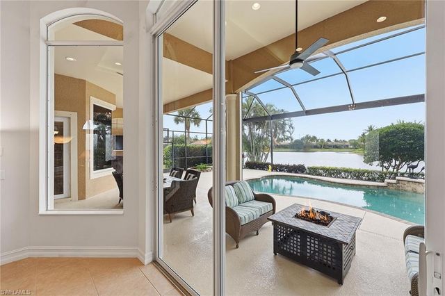 8907 Shenendoah CIR, Naples, FL 34113