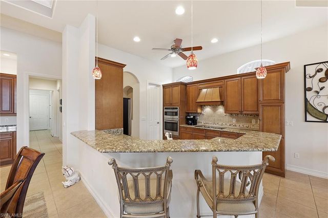 8907 Shenendoah CIR, Naples, FL 34113