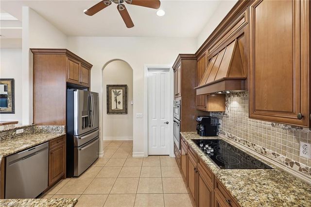 8907 Shenendoah CIR, Naples, FL 34113