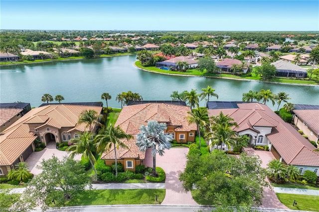 8907 Shenendoah CIR, Naples, FL 34113