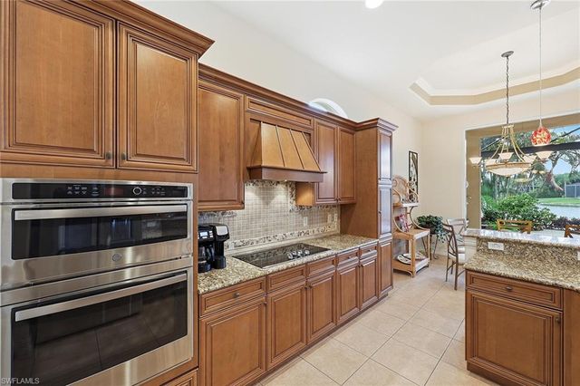 8907 Shenendoah CIR, Naples, FL 34113