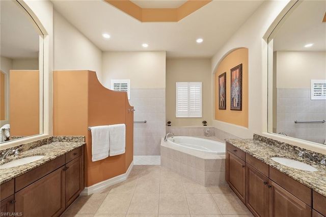 8907 Shenendoah CIR, Naples, FL 34113