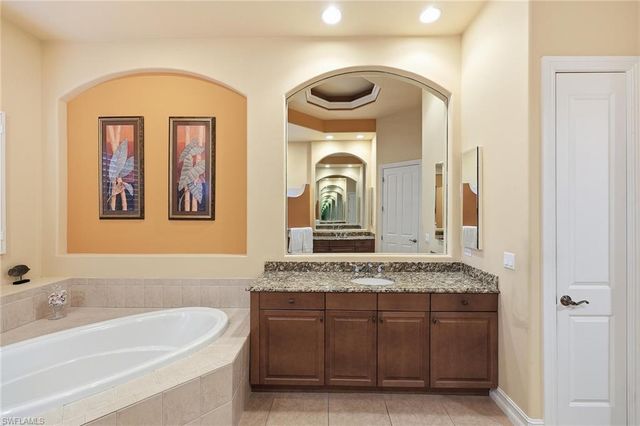 8907 Shenendoah CIR, Naples, FL 34113