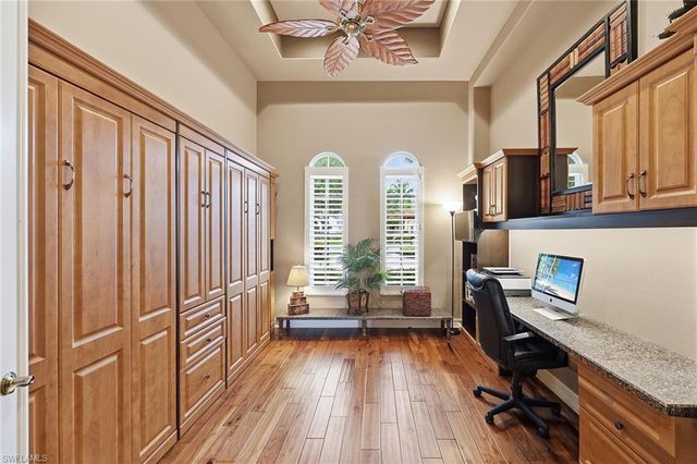 8907 Shenendoah CIR, Naples, FL 34113