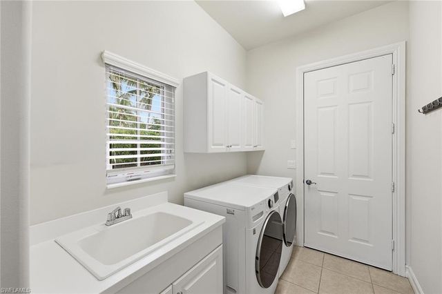 8907 Shenendoah CIR, Naples, FL 34113