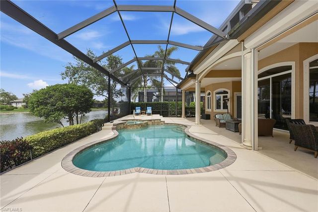 8907 Shenendoah CIR, Naples, FL 34113