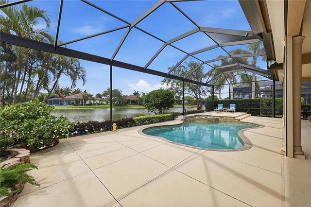 8907 Shenendoah CIR, Naples, FL 34113