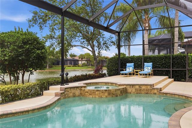 8907 Shenendoah CIR, Naples, FL 34113