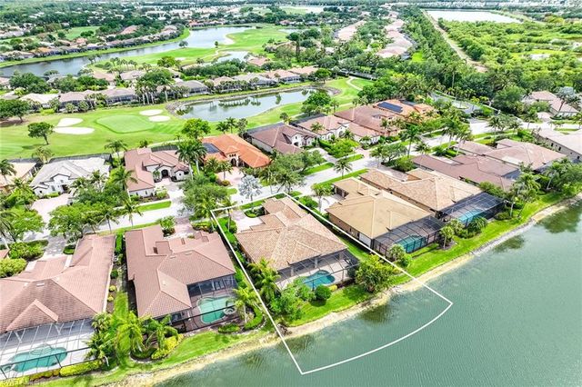 8907 Shenendoah CIR, Naples, FL 34113