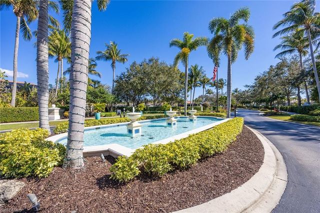 8907 Shenendoah CIR, Naples, FL 34113