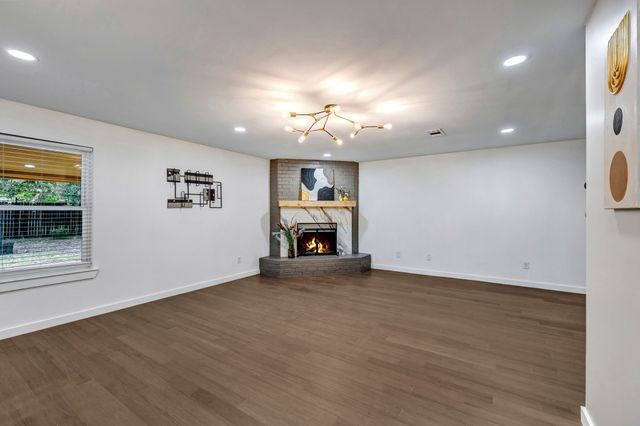 602 S Waxahachie Street, Mansfield, TX 76063