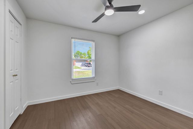 602 S Waxahachie Street, Mansfield, TX 76063