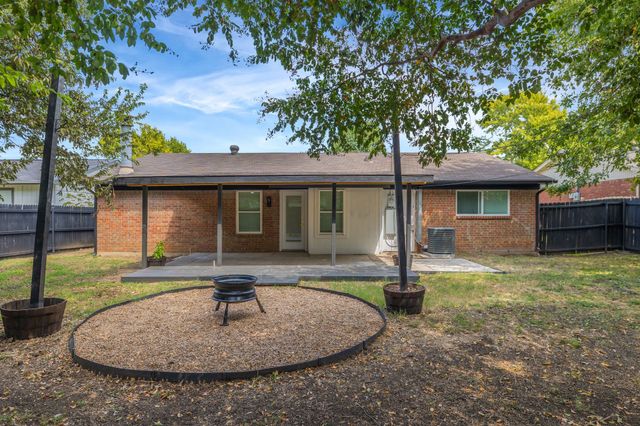 602 S Waxahachie Street, Mansfield, TX 76063