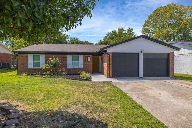 602 S Waxahachie Street, Mansfield, TX 76063