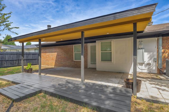 602 S Waxahachie Street, Mansfield, TX 76063
