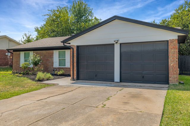 602 S Waxahachie Street, Mansfield, TX 76063