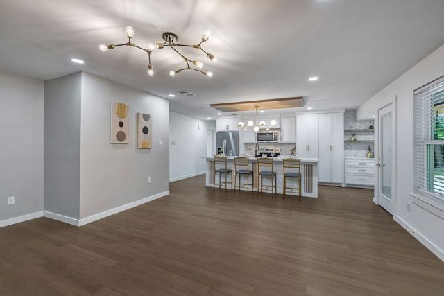 602 S Waxahachie Street, Mansfield, TX 76063