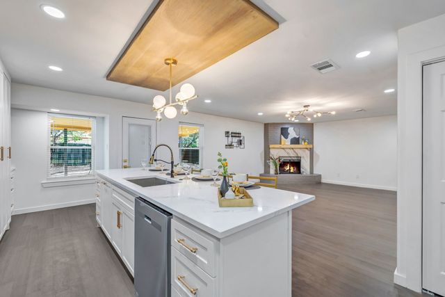 602 S Waxahachie Street, Mansfield, TX 76063