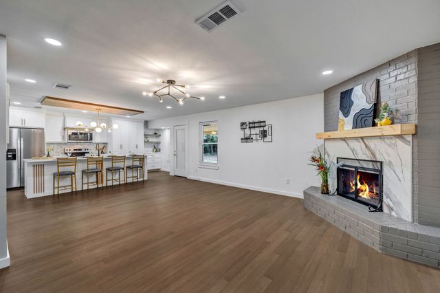 602 S Waxahachie Street, Mansfield, TX 76063
