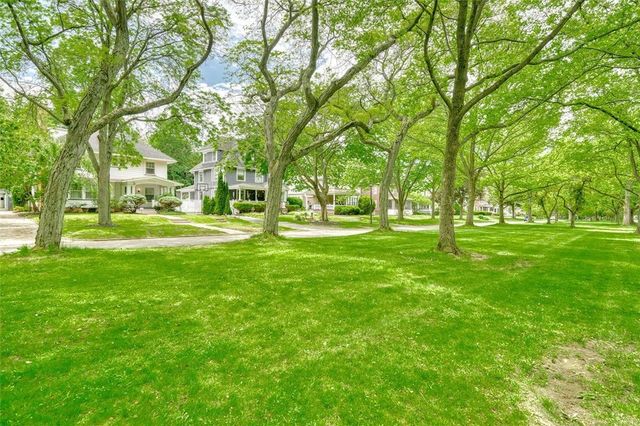153 Seneca Parkway, Rochester, NY 14613