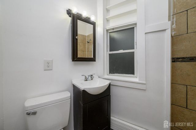 661 Kennedy Boulevard, Bayonne, NJ 07002