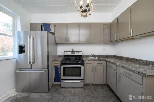 661 Kennedy Boulevard, Bayonne, NJ 07002