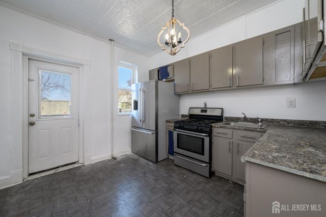 661 Kennedy Boulevard, Bayonne, NJ 07002