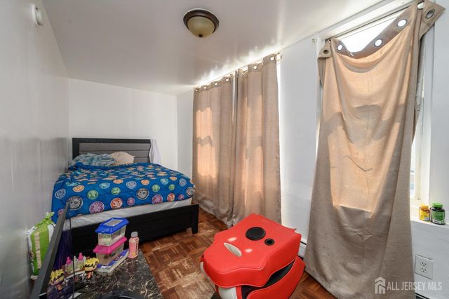 661 Kennedy Boulevard, Bayonne, NJ 07002