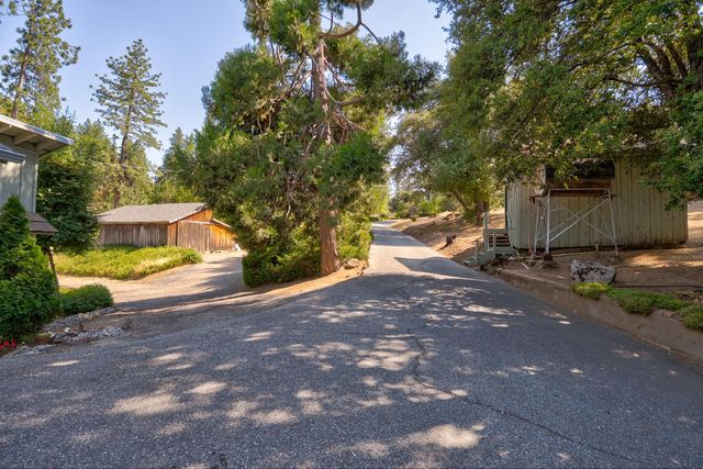 52038 Road 426, Oakhurst, CA 93644
