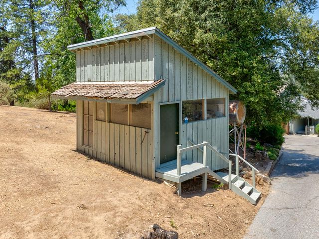 52038 Road 426, Oakhurst, CA 93644