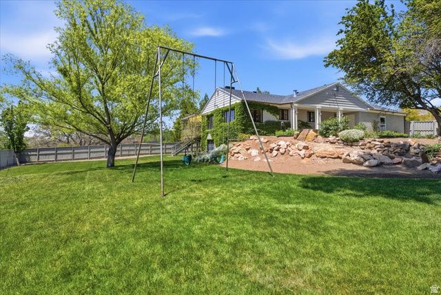 2522 E SKYLINE DR, Salt Lake City, UT 84108