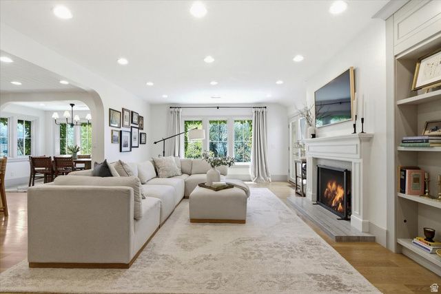 2522 E SKYLINE DR, Salt Lake City, UT 84108