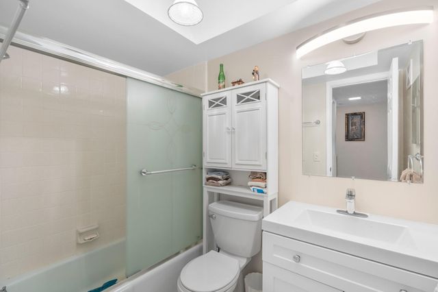 100 SE 6th Avenue 304, Pompano Beach, FL 33060