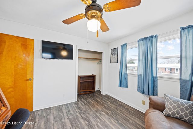 7304 Tangelo Dr, Louisville, KY 40228