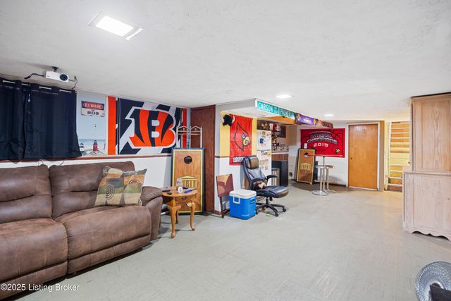 7304 Tangelo Dr, Louisville, KY 40228