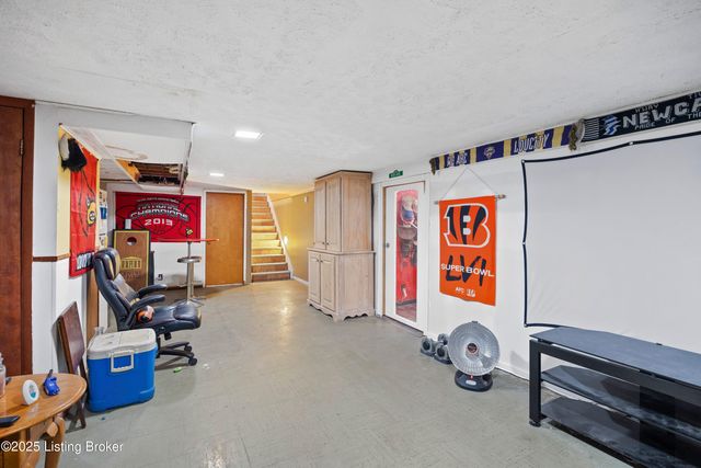 7304 Tangelo Dr, Louisville, KY 40228