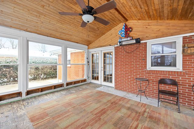 7304 Tangelo Dr, Louisville, KY 40228